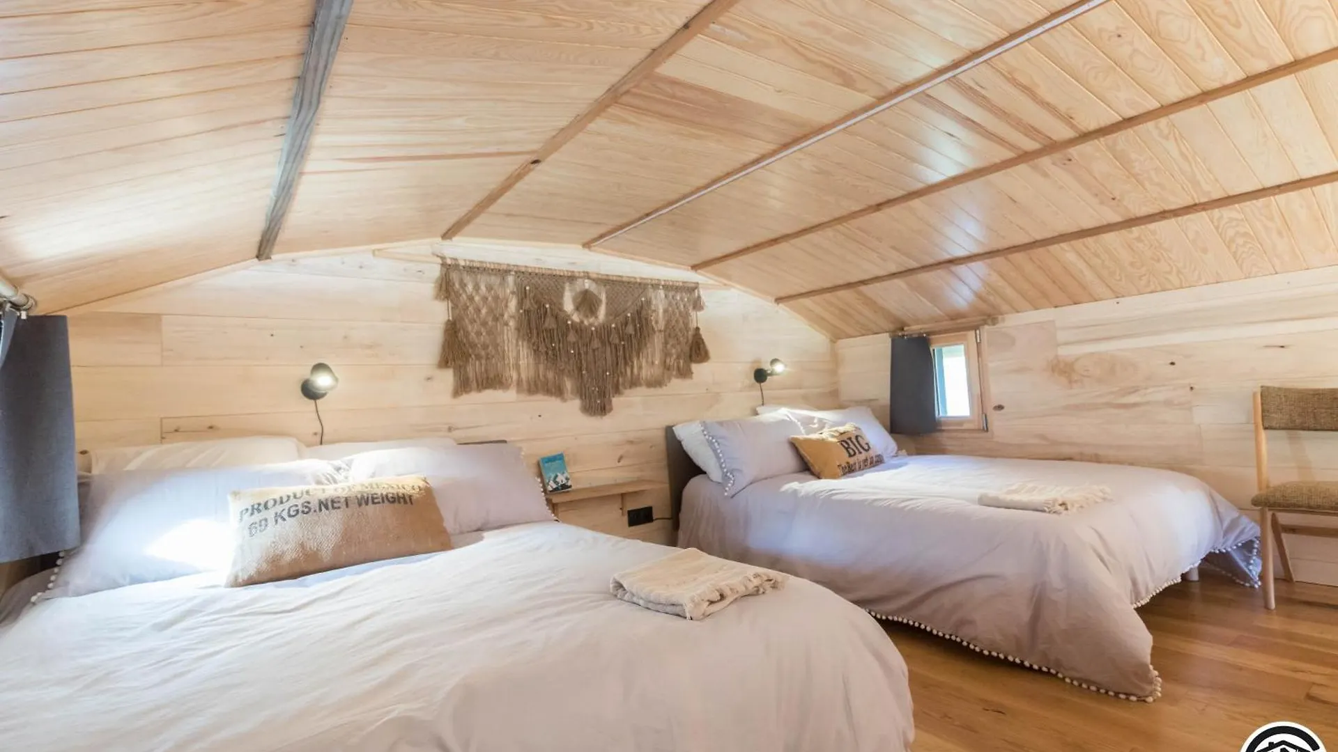 Gite Cabane Insolite Pyrenees Sauveterre-de-Comminges France